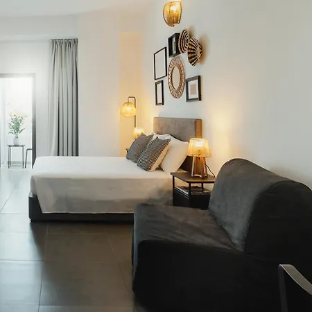 Sunny Center Aparthotel 3*
